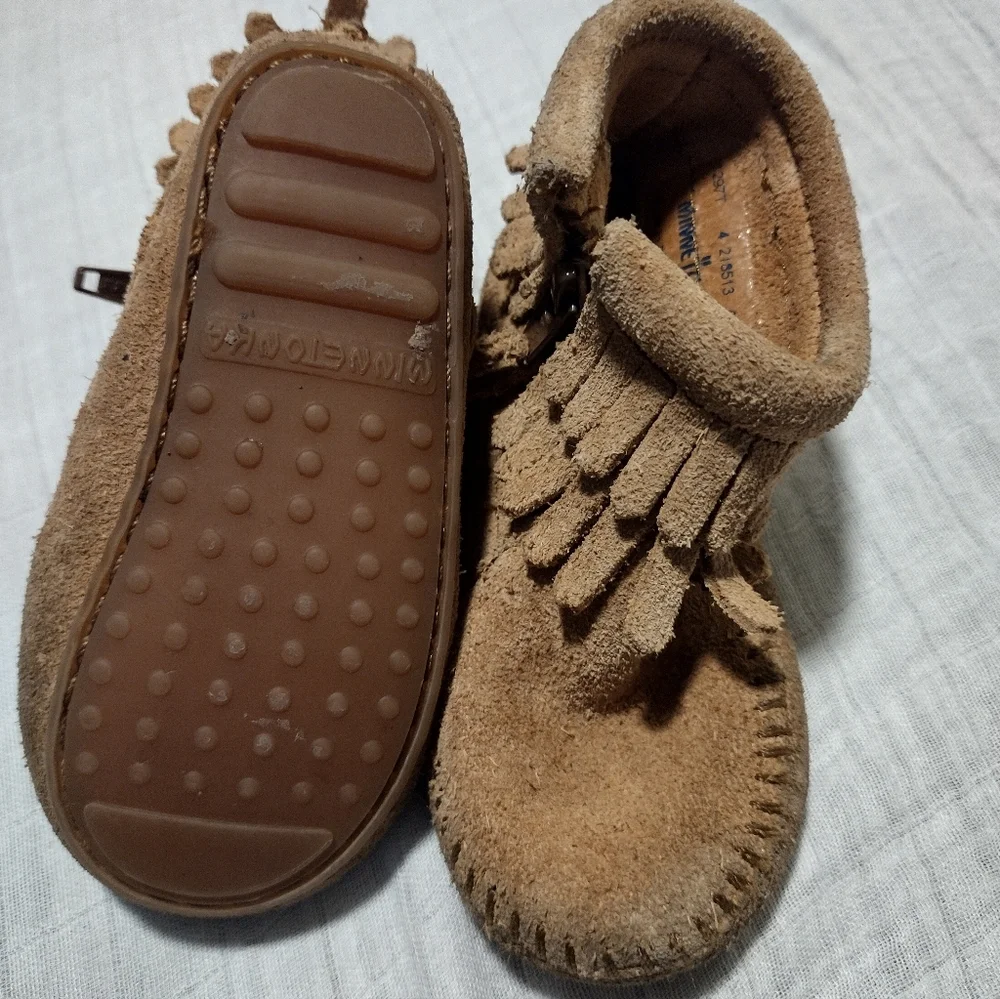 Minnetonka Suede Fringe moccasins